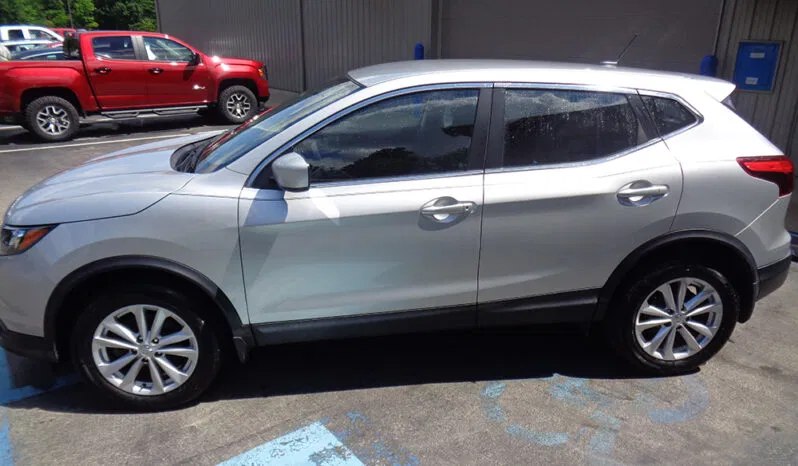 
								NISSAN ROGUE SPORT S full									