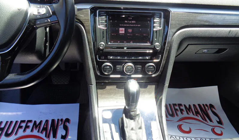 
								VOLKSWAGEN PASSAT SE TECHNOLOGY full									