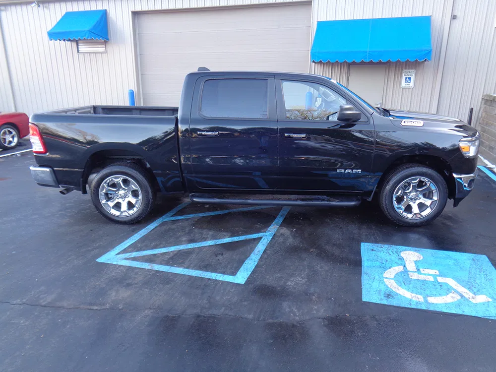 
								RAM 1500 BIGHORN CREW CAB full									