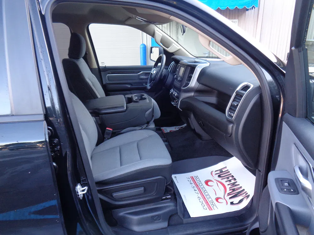 
								RAM 1500 BIGHORN CREW CAB full									