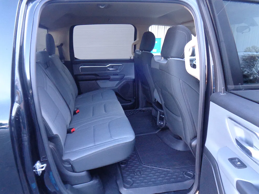 
								RAM 1500 BIGHORN CREW CAB full									