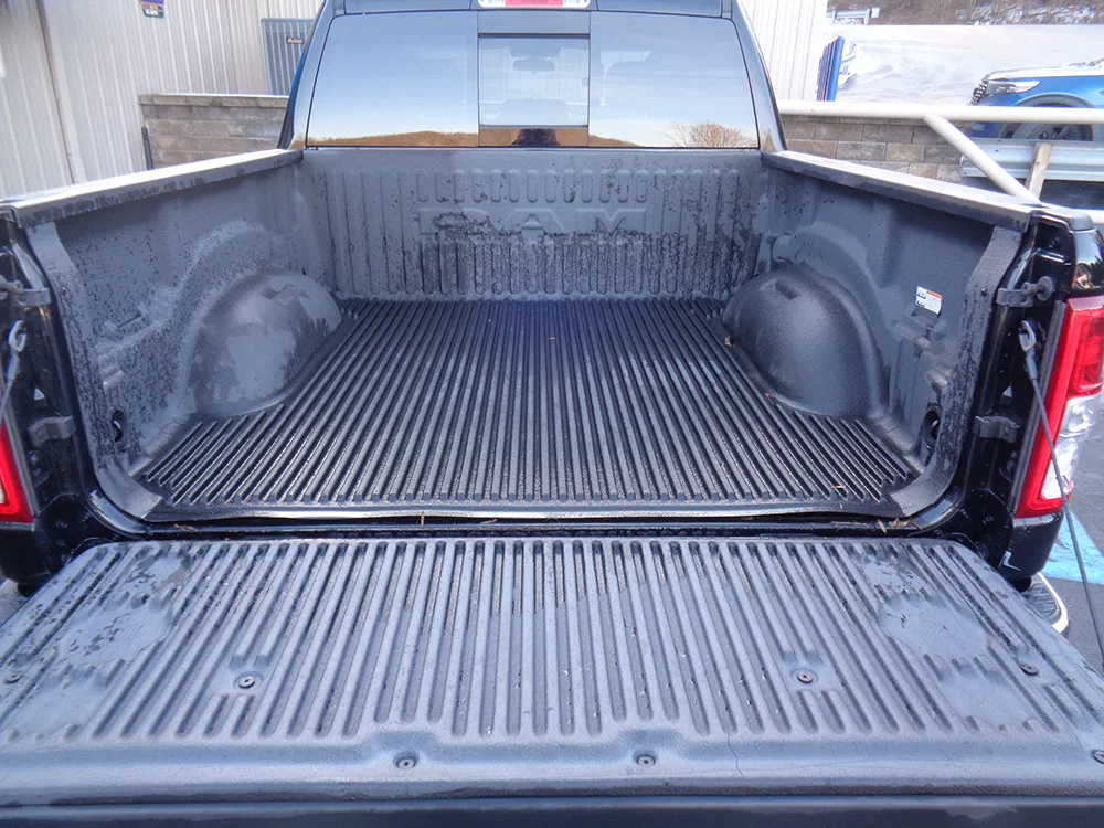 
								RAM 1500 BIGHORN CREW CAB full									