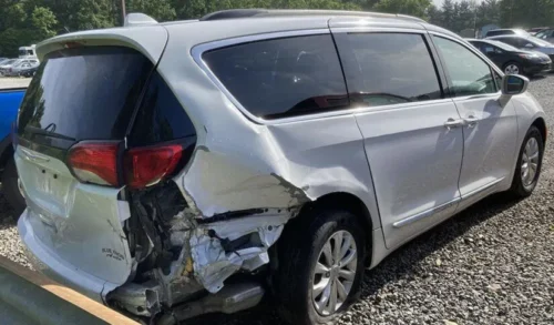 2017 Chrysler Pacifica Touring-L's photo