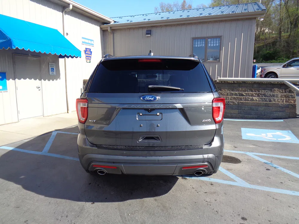 
								FORD EXPLORER XLT full									