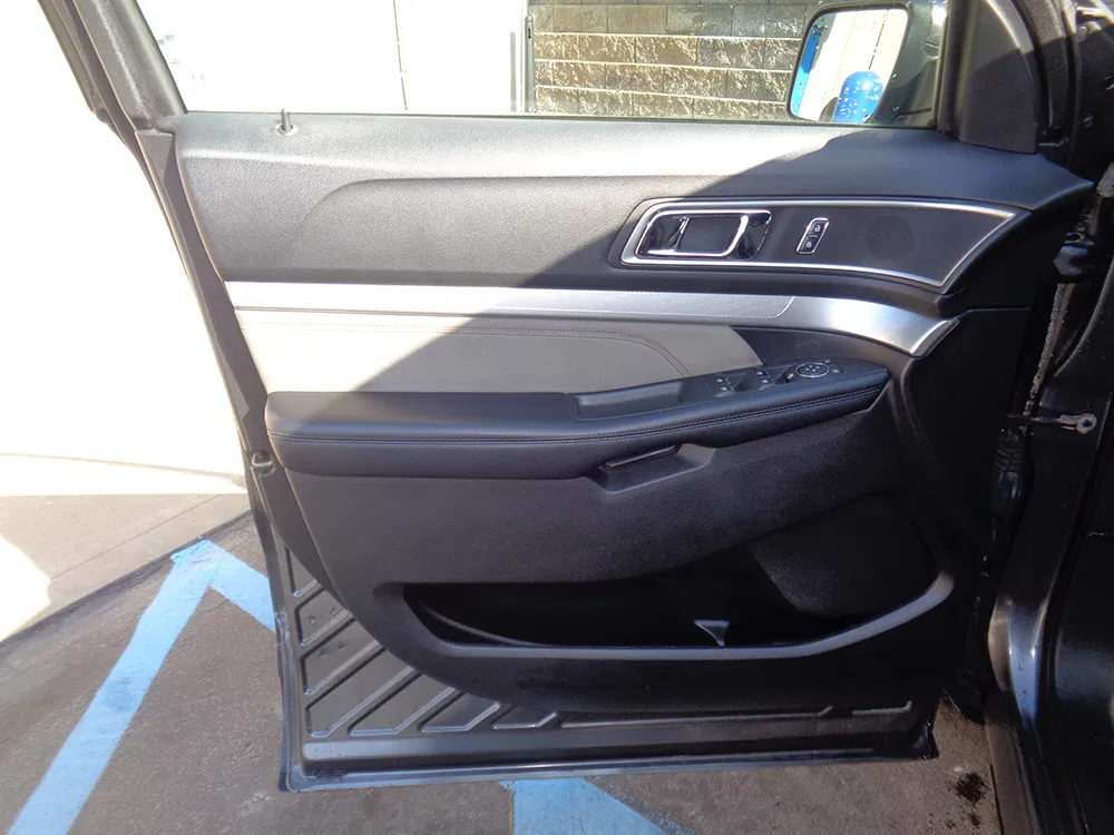 
								FORD EXPLORER XLT full									