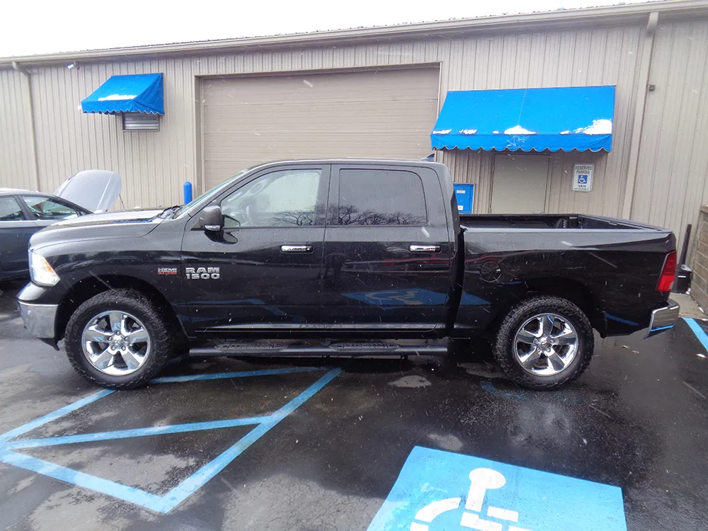 
								RAM 1500 BIGHORN CREW CAB full									