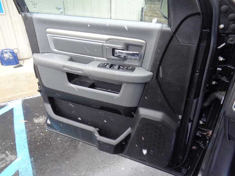 
								RAM 1500 BIGHORN CREW CAB full									