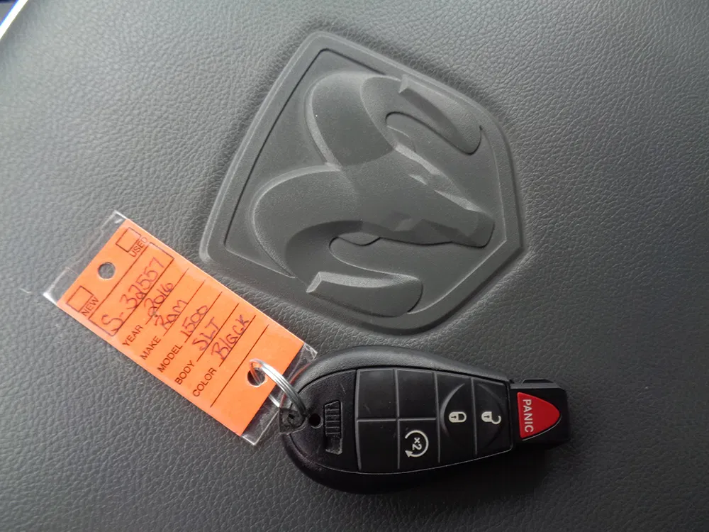 
								RAM 1500 BIGHORN CREW CAB full									