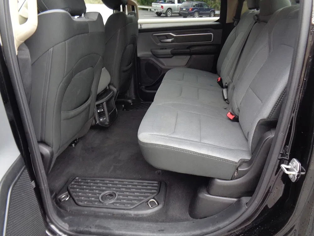 
								RAM 1500 BIG HORN CREW CAB full									