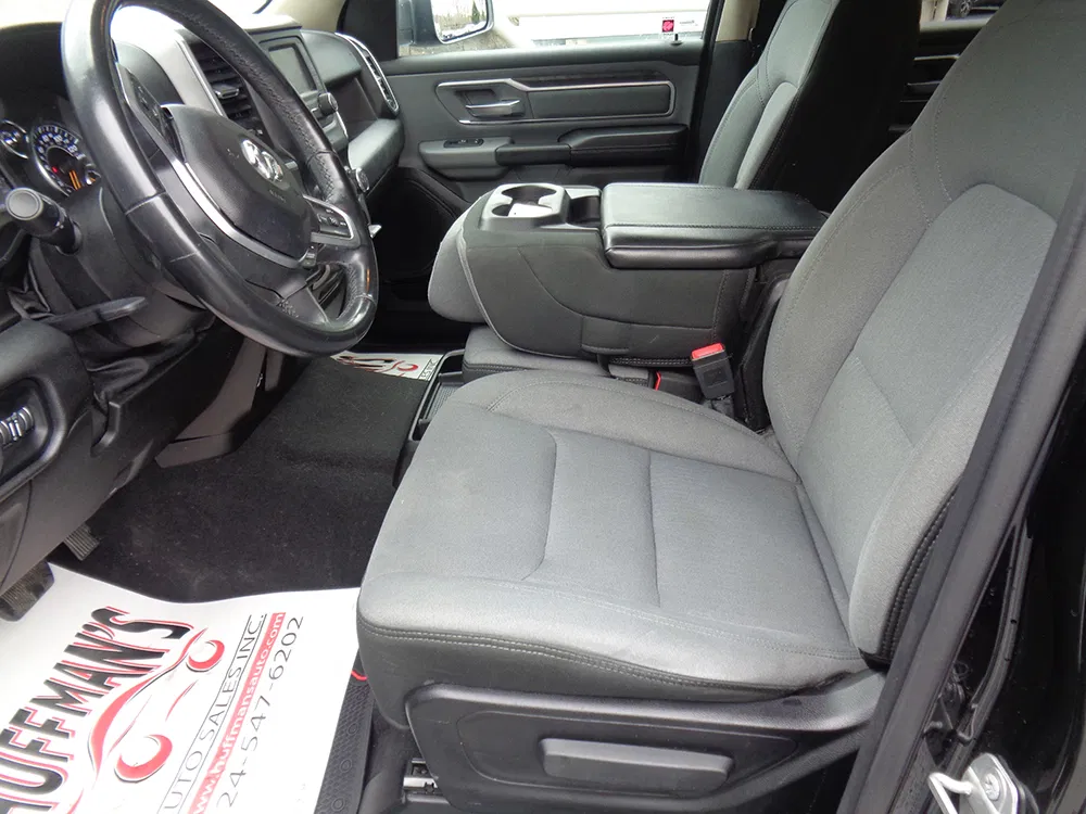 
								RAM 1500 BIG HORN CREW CAB full									