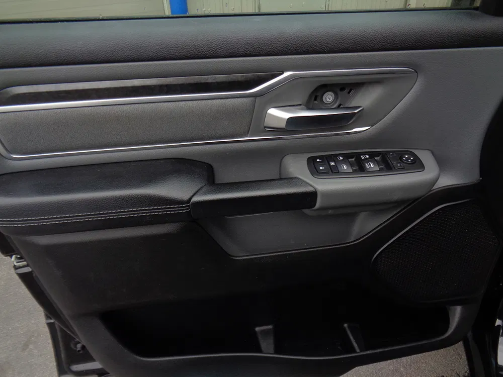 
								RAM 1500 BIG HORN CREW CAB full									