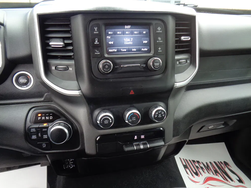 
								RAM 1500 BIG HORN CREW CAB full									