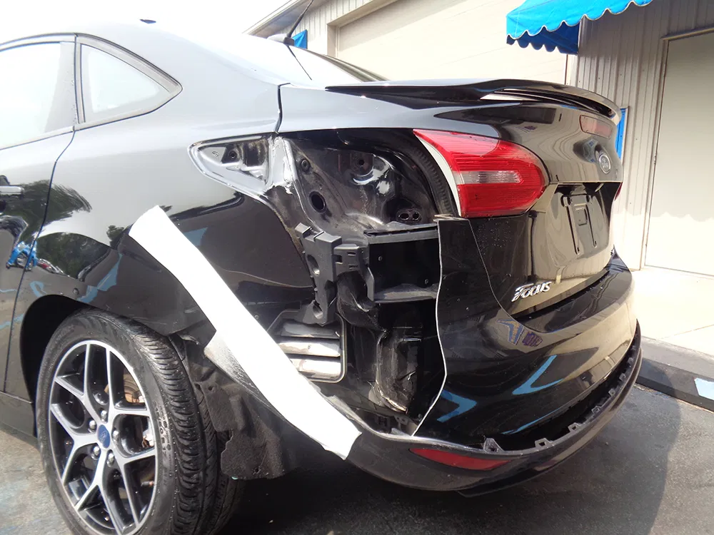 
								FORD FOCUS SE full									