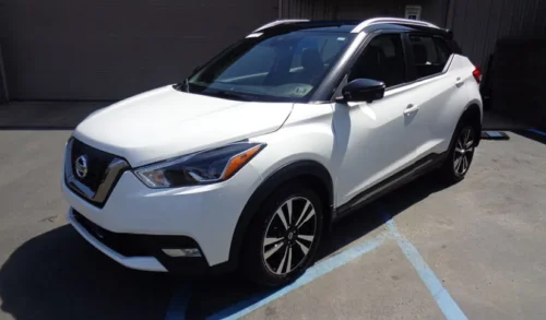 2020 Nissan Kicks SR's photo