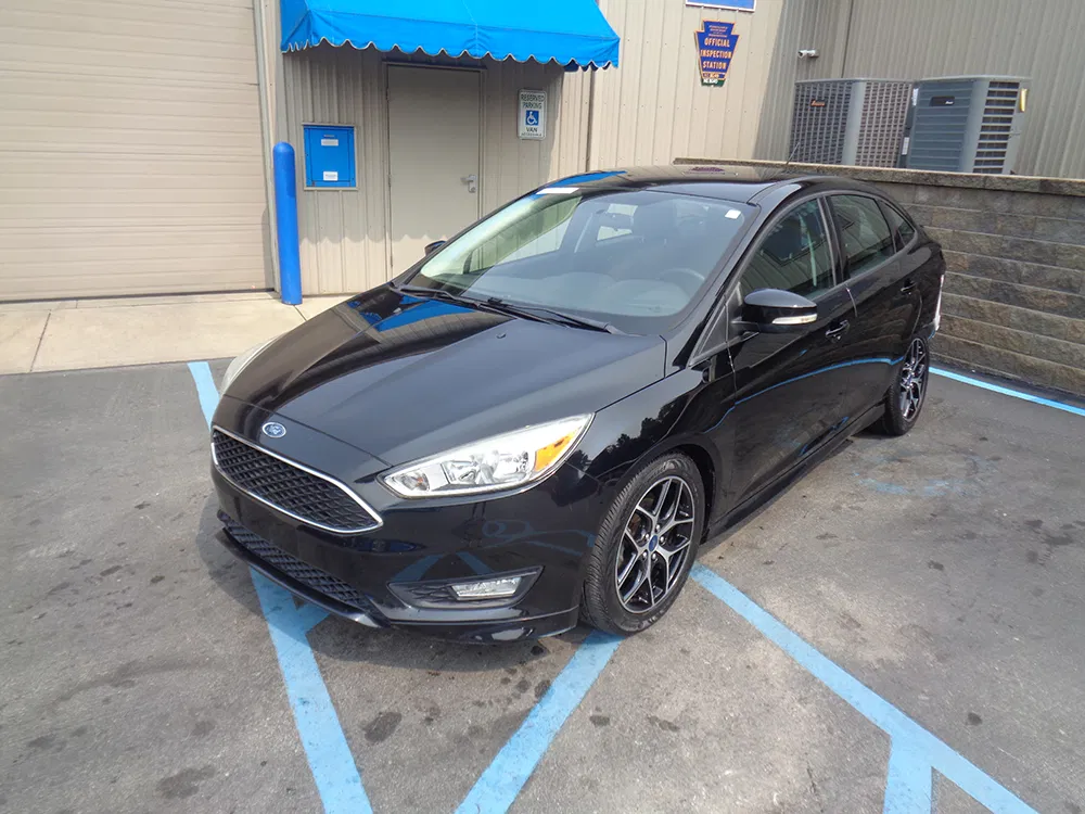 
								FORD FOCUS SE full									