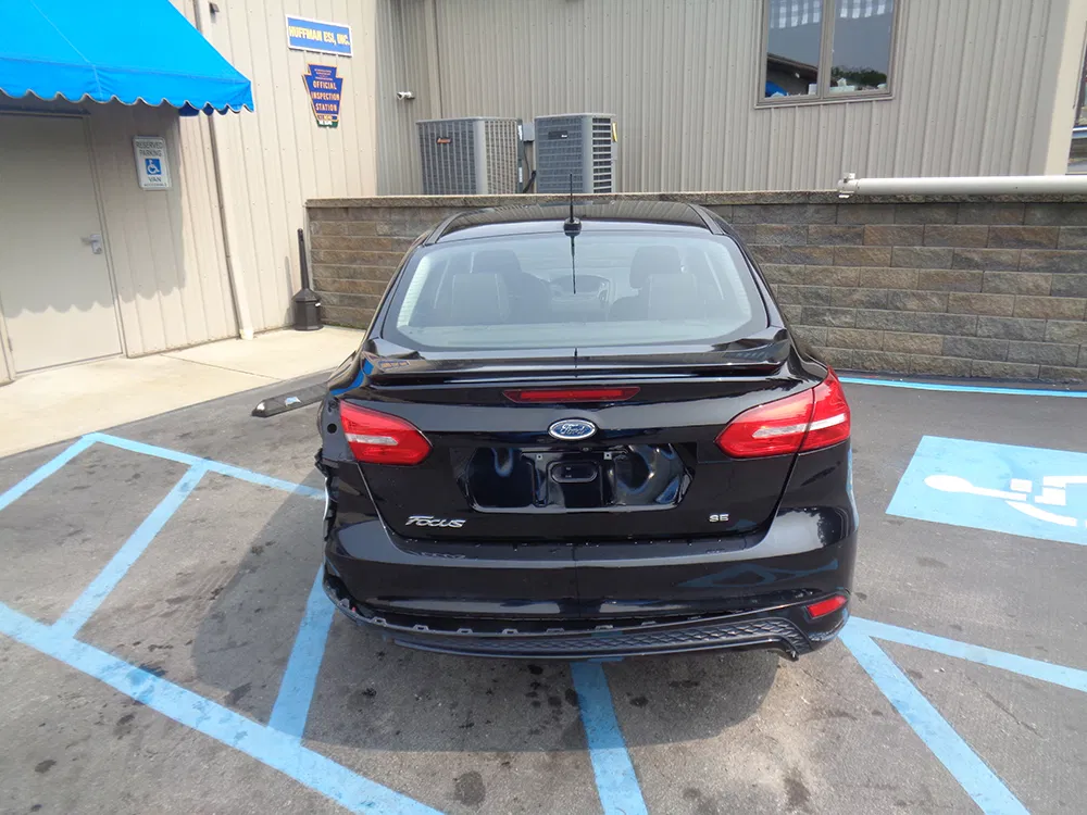 
								FORD FOCUS SE full									