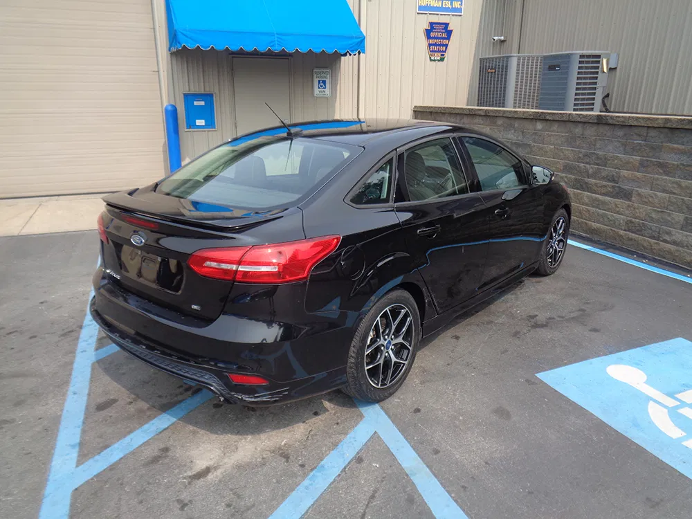 
								FORD FOCUS SE full									