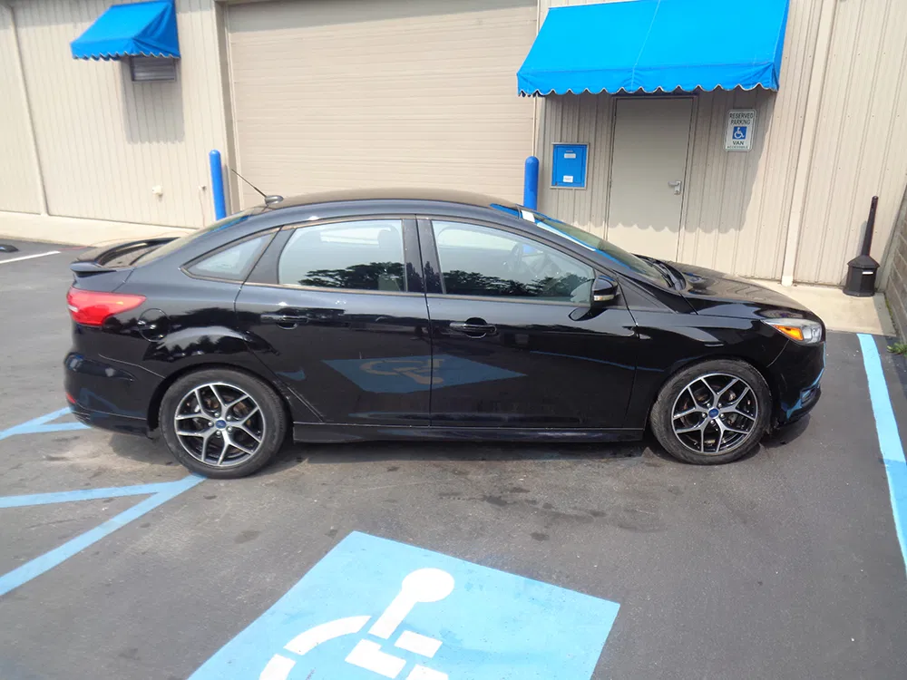 
								FORD FOCUS SE full									