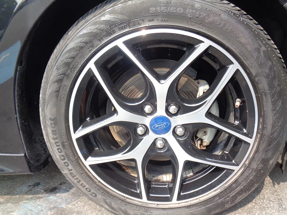 
								FORD FOCUS SE full									