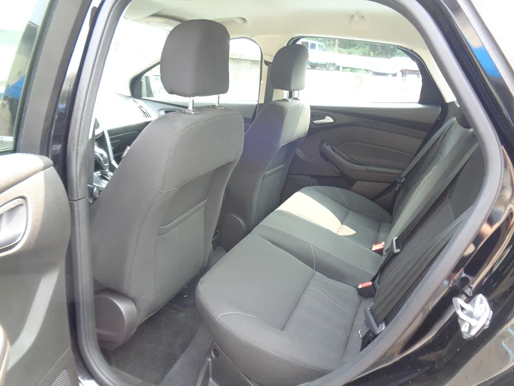 
								FORD FOCUS SE full									