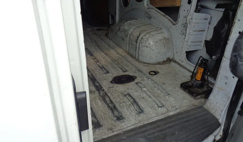 
								NISSAN NV 2500 CARGO S full									