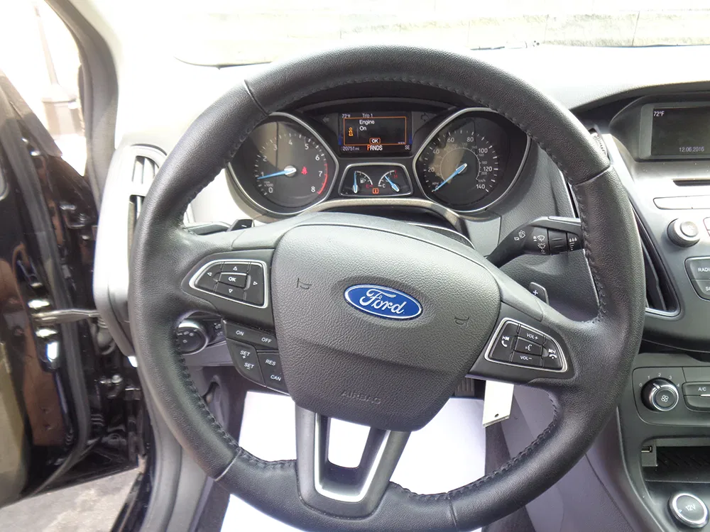 
								FORD FOCUS SE full									