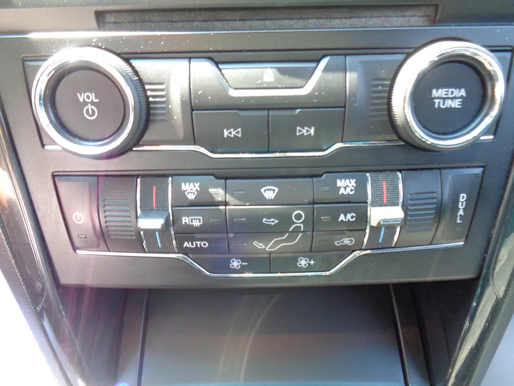 
								FORD EXPLORER XLT full									