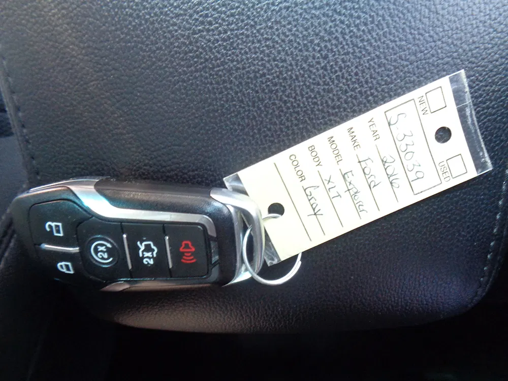 
								FORD EXPLORER XLT full									