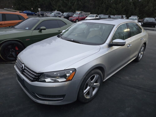 2013 Volkswagen Passat SE's photo
