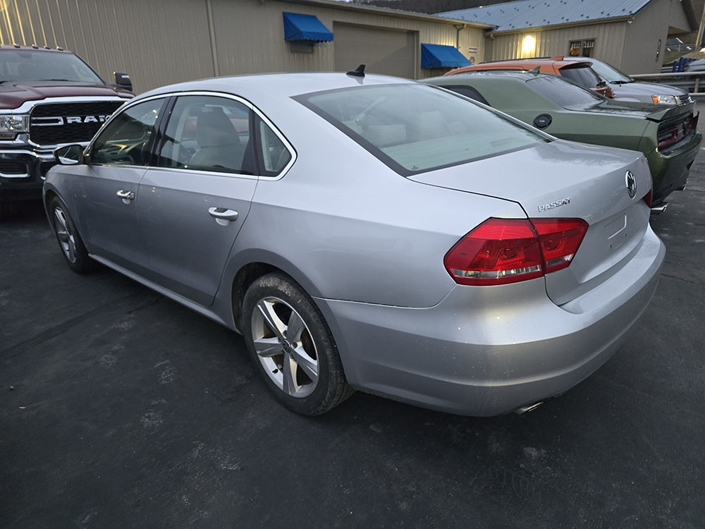 
								VOLKSWAGEN PASSAT SE full									