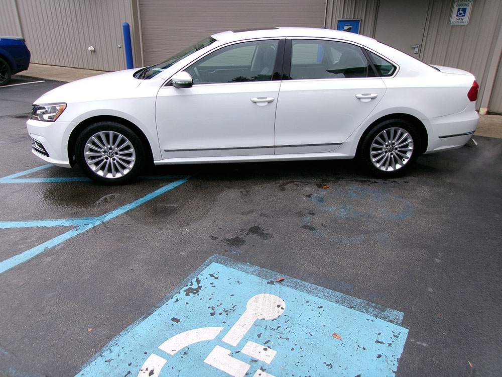 
								VOLKSWAGEN PASSAT SE full									