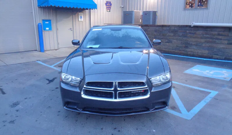 
								DODGE CHARGER SE full									