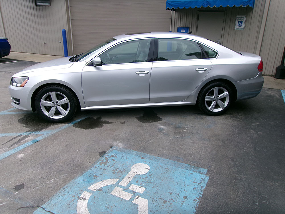 
								VOLKSWAGEN PASSAT SE full									