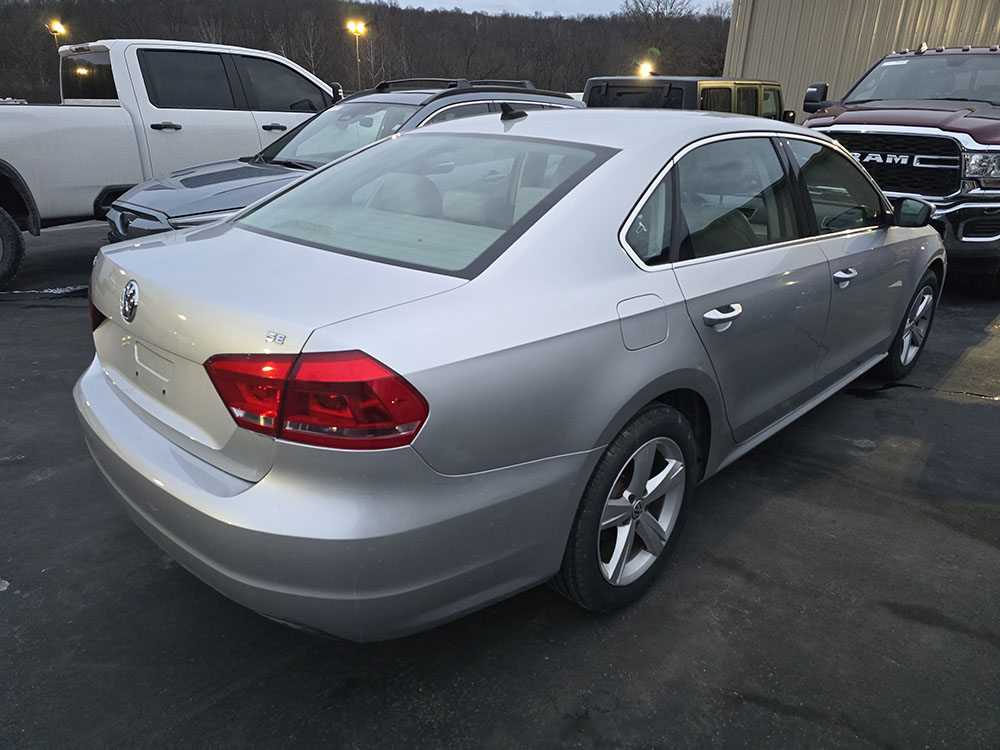 
								VOLKSWAGEN PASSAT SE full									