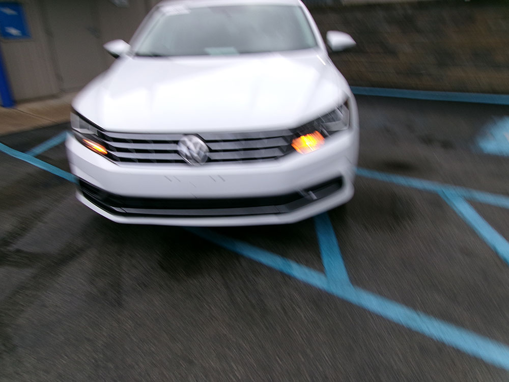 
								VOLKSWAGEN PASSAT SE full									