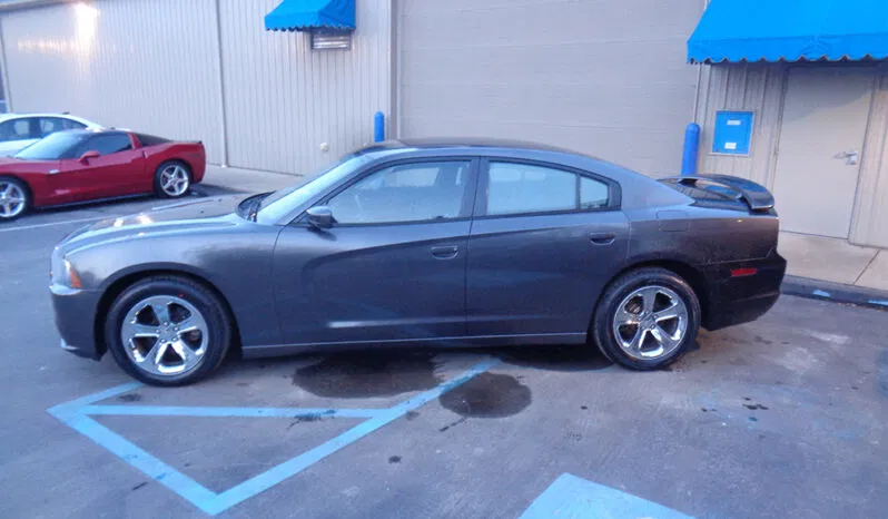 
								DODGE CHARGER SE full									