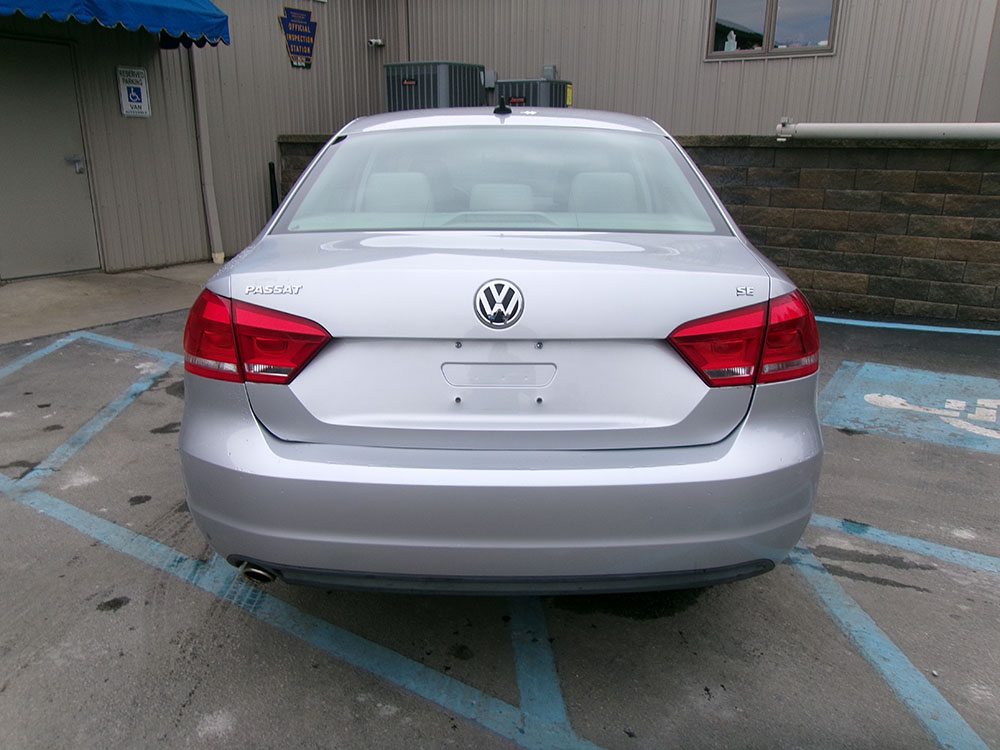 
								VOLKSWAGEN PASSAT SE full									