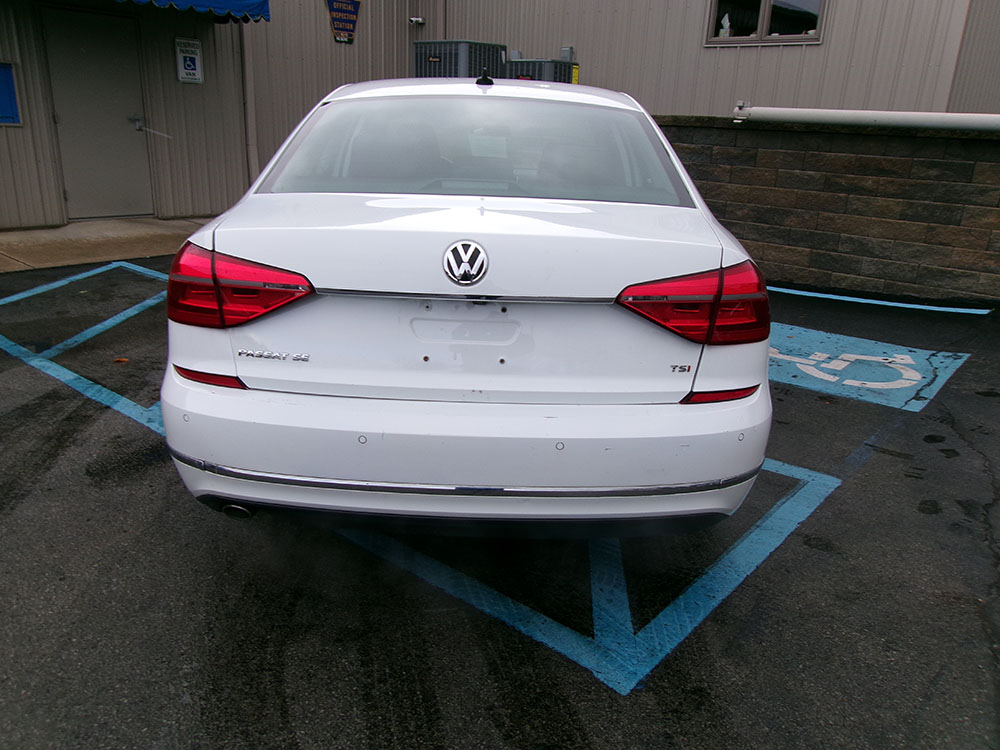 
								VOLKSWAGEN PASSAT SE full									