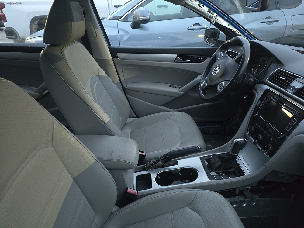 
								VOLKSWAGEN PASSAT SE full									