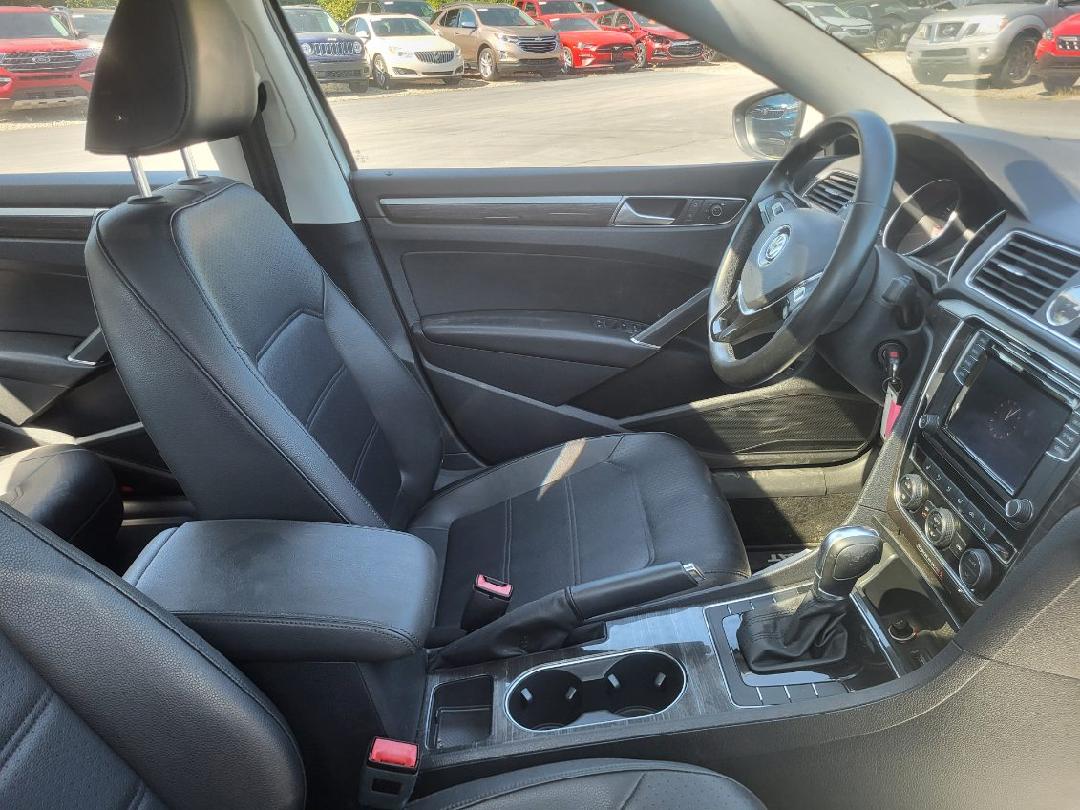 
								VOLKSWAGEN PASSAT SE full									