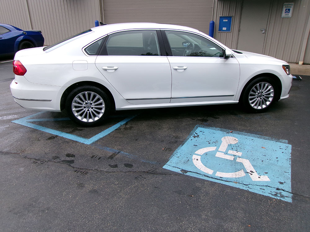 
								VOLKSWAGEN PASSAT SE full									