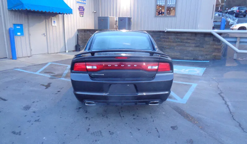 
								DODGE CHARGER SE full									