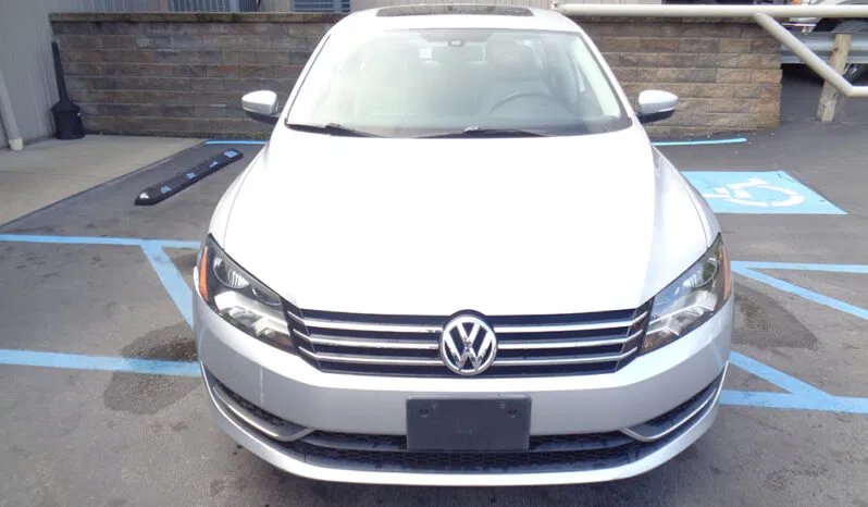 
								VOLKSWAGEN PASSAT SE full									