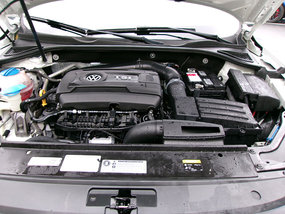 
								VOLKSWAGEN PASSAT SE full									