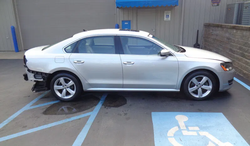 
								VOLKSWAGEN PASSAT SE full									