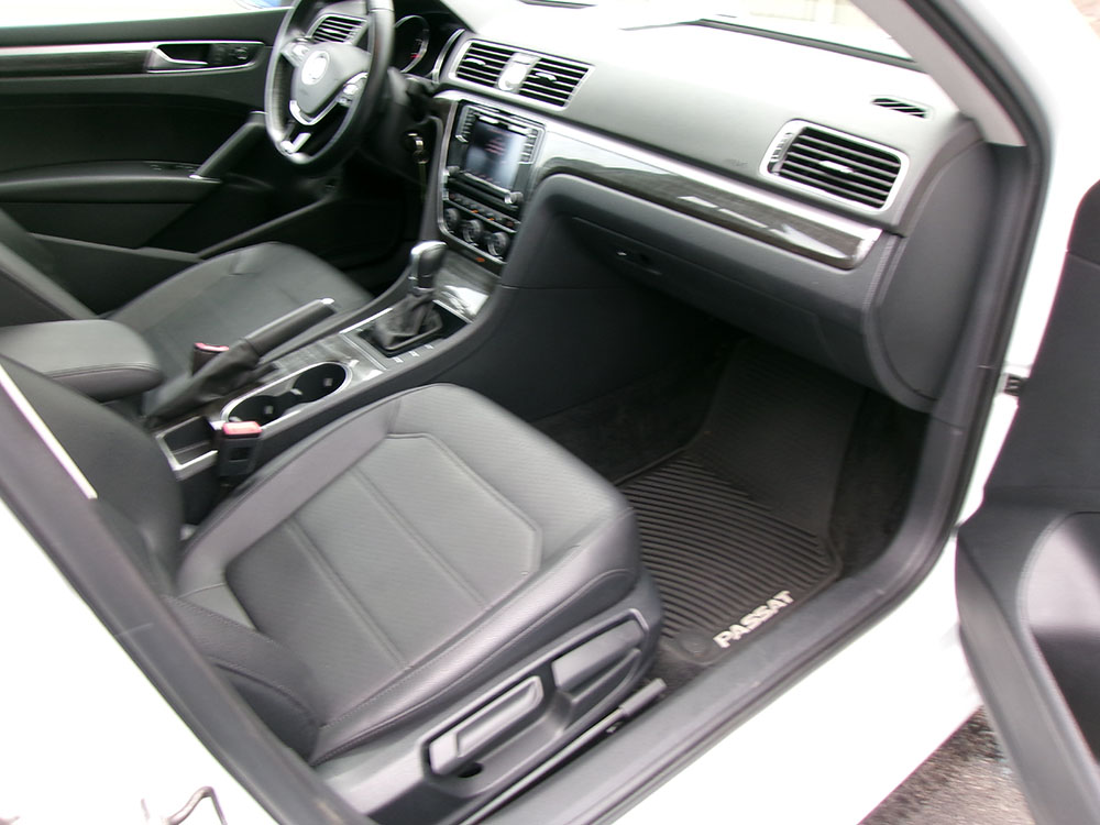 
								VOLKSWAGEN PASSAT SE full									