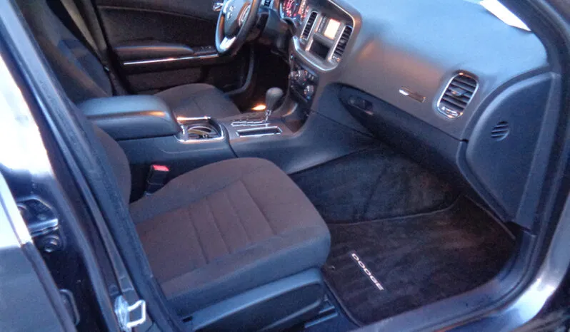 
								DODGE CHARGER SE full									