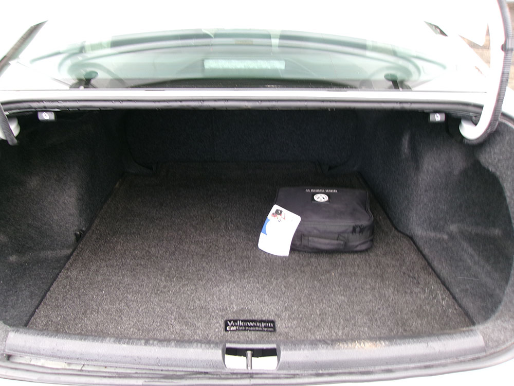 
								VOLKSWAGEN PASSAT SE full									