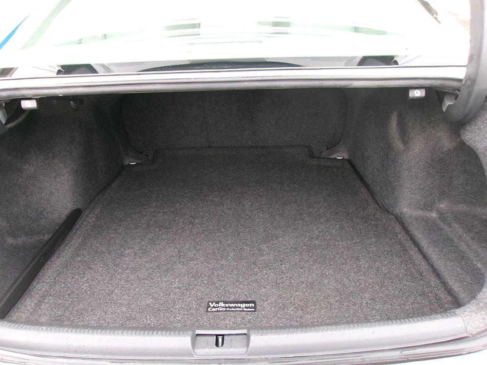 
								VOLKSWAGEN PASSAT SE full									