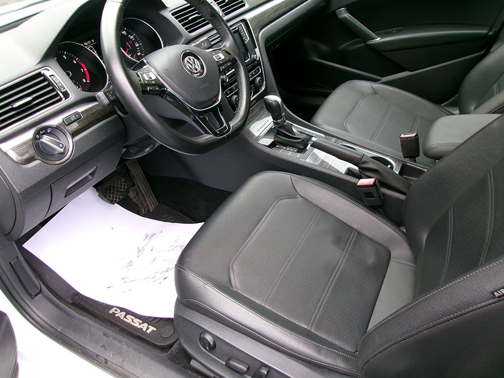 
								VOLKSWAGEN PASSAT SE full									